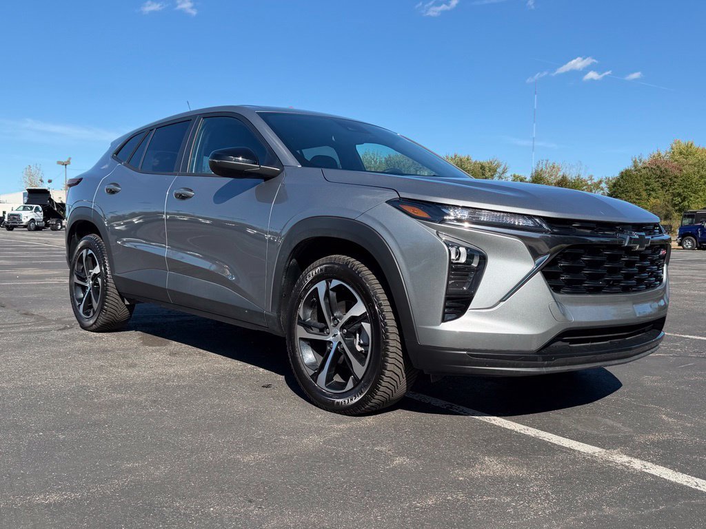 Used 2025 Chevrolet Trax RS FWD image 6