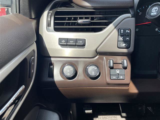 Used 2020 GMC Yukon Denali w/ Denali Premium Package AWD/4WD image 16