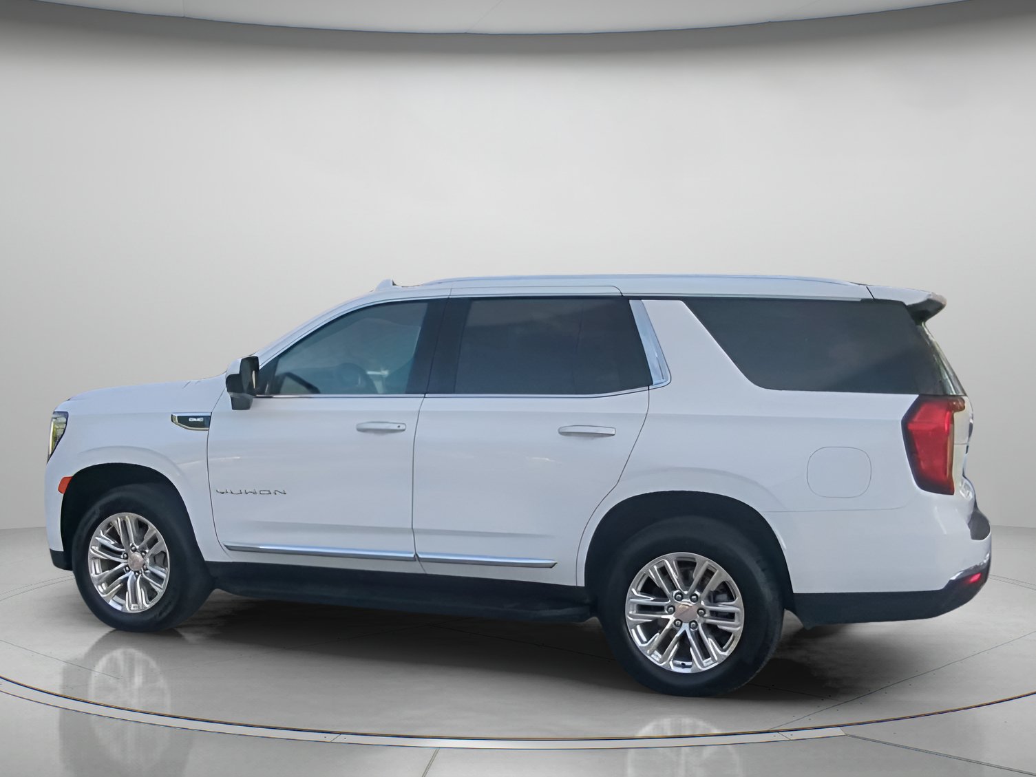 Used 2024 GMC Yukon SLT RWD image 18