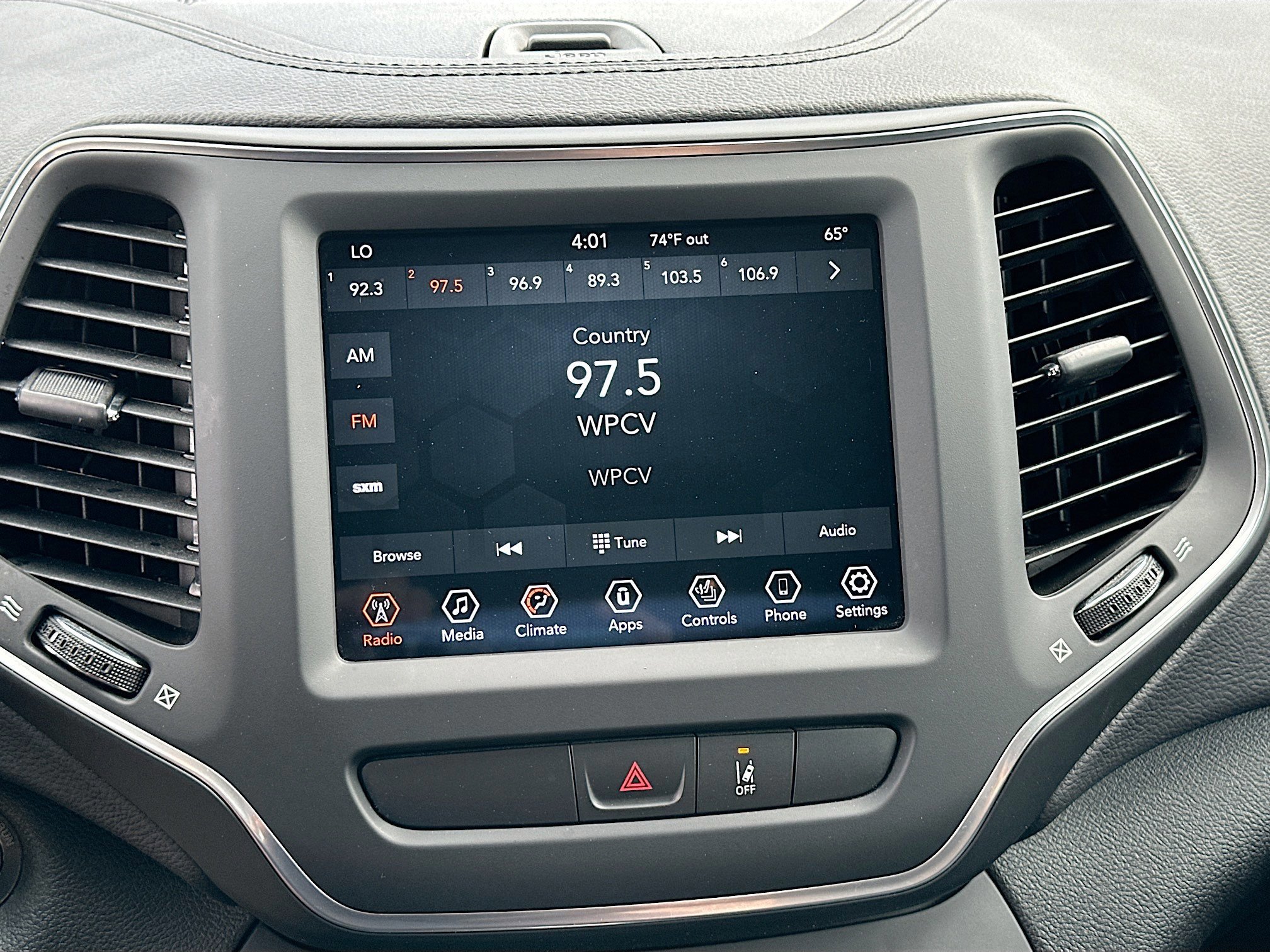 Used 2022 Jeep Cherokee Latitude Lux w/ Mopar Interior Package FWD image 14