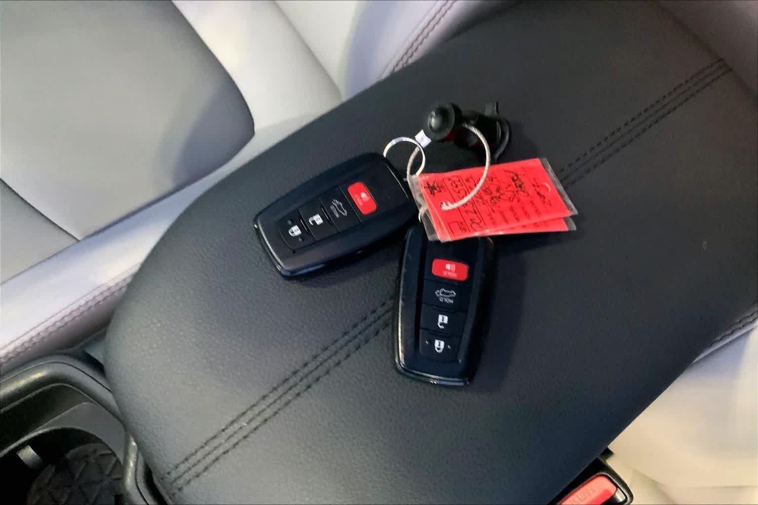 Used 2023 Toyota RAV4 XLE Premium FWD image 14