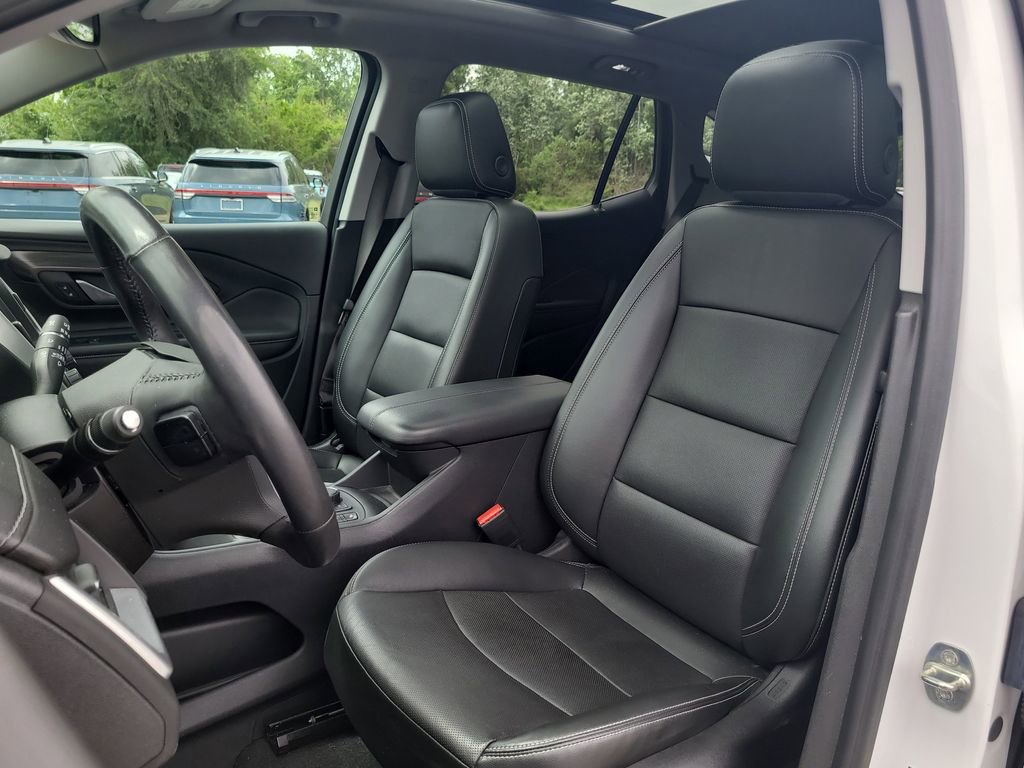Used 2022 GMC Terrain SLT w/ Infotainment Package II AWD/4WD image 18