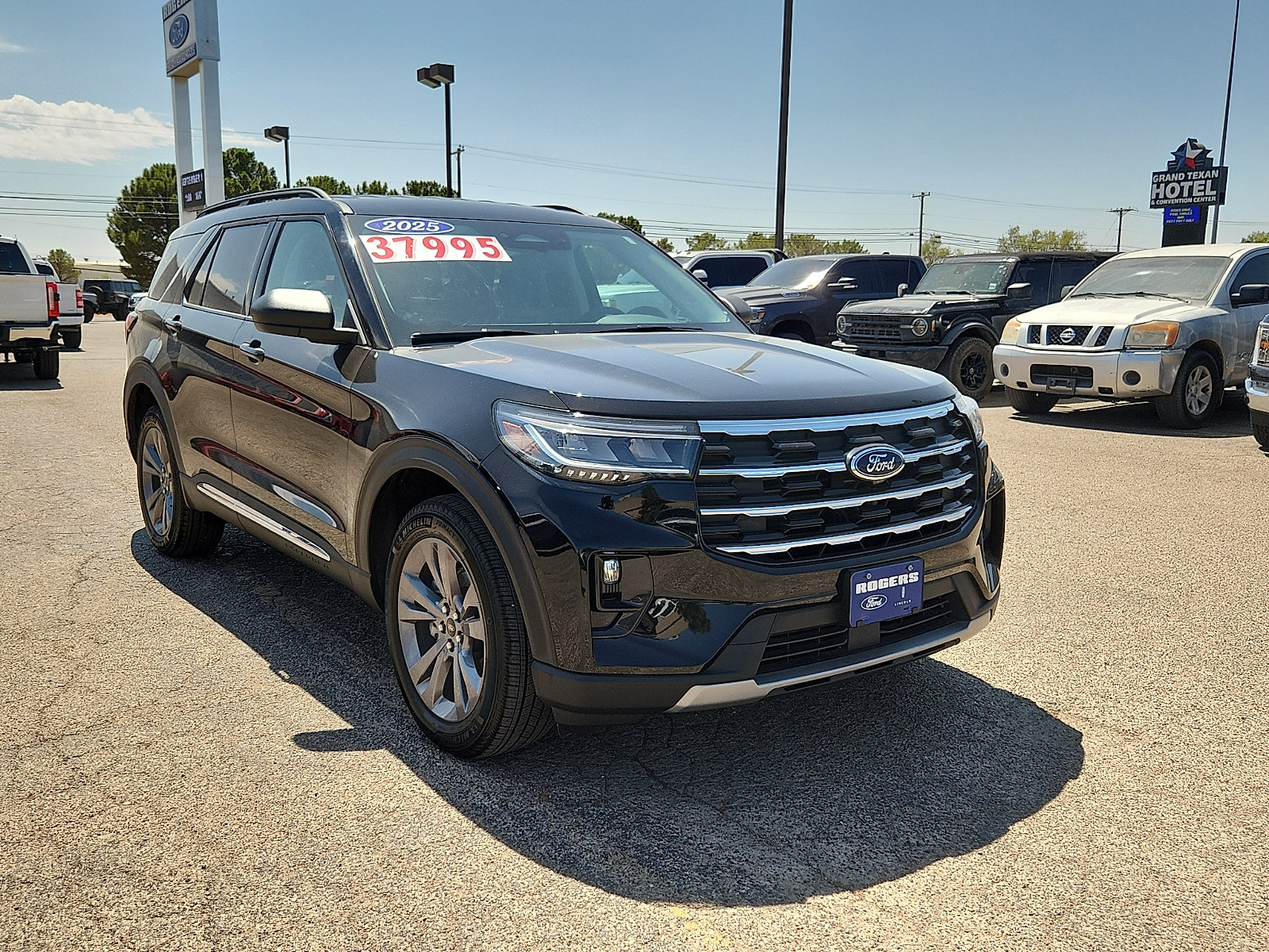 Certified 2025 Ford Explorer Active w/ Active Comfort Package AWD/4WD image 1