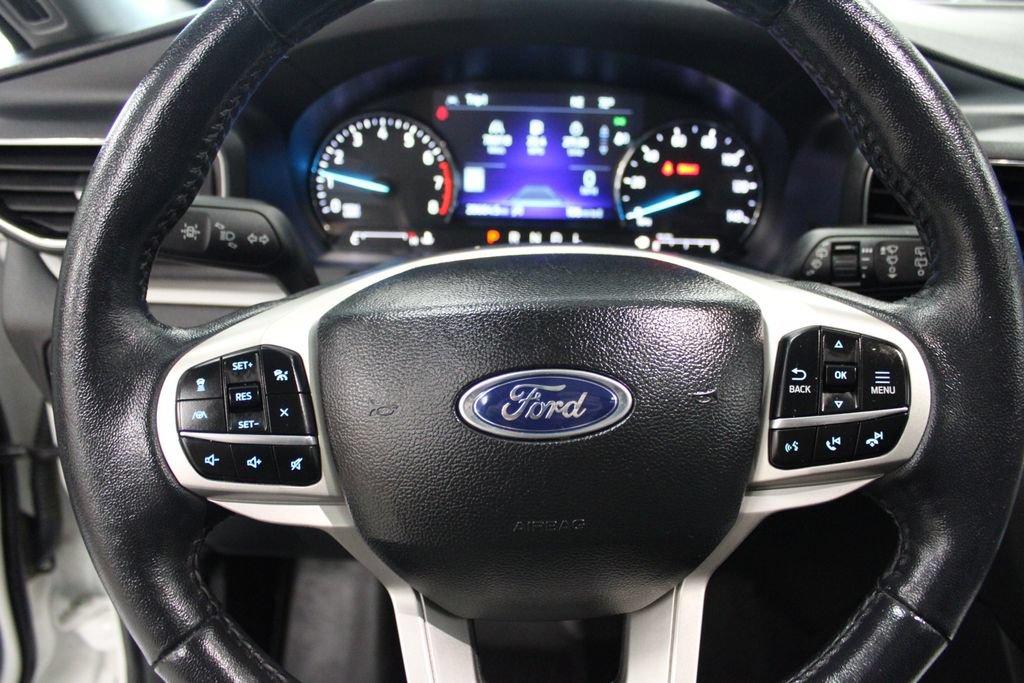Certified 2023 Ford Explorer XLT w/ Equipment Group 202A AWD/4WD image 17