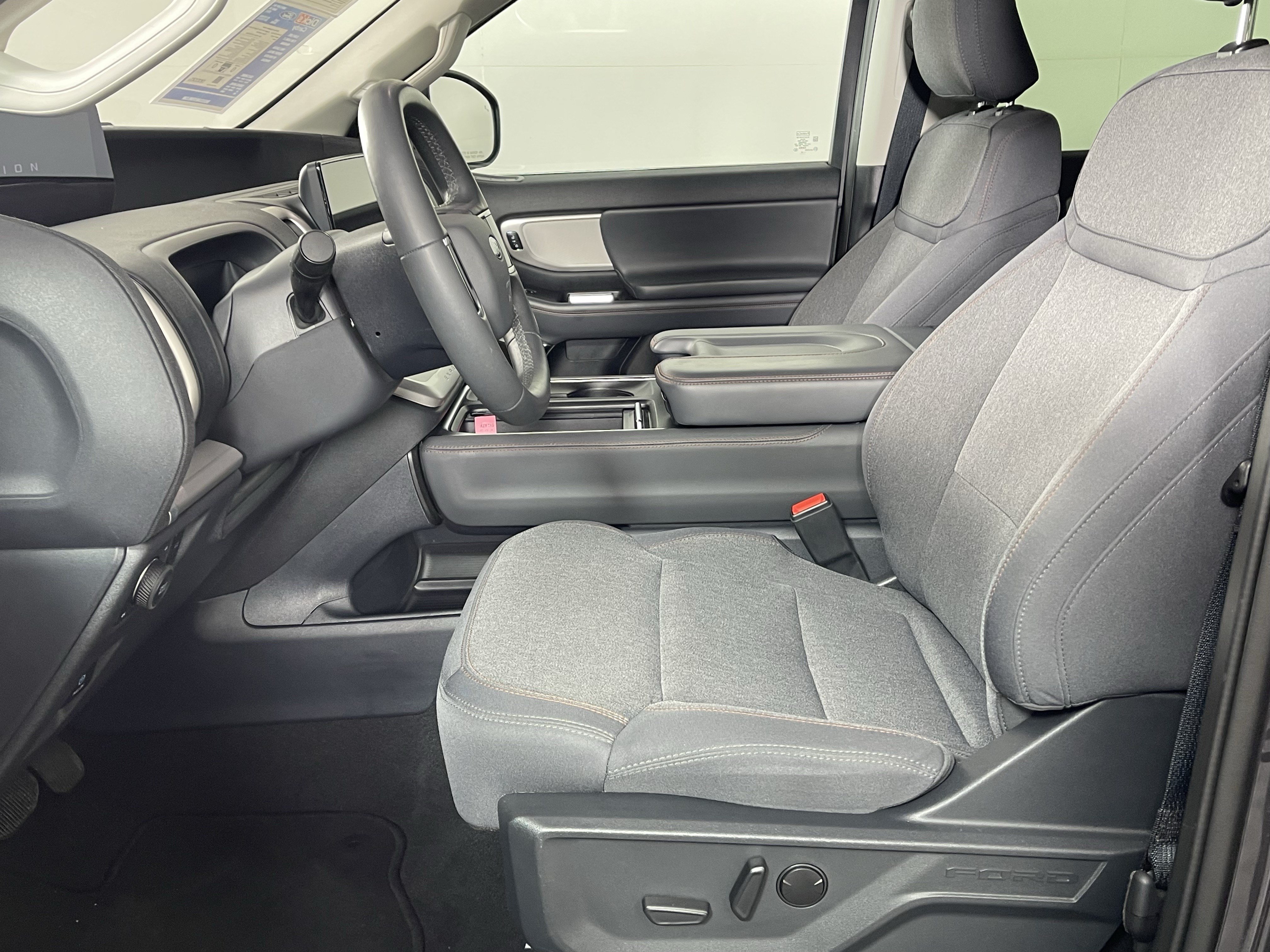 Certified 2025 Ford Expedition Active AWD/4WD image 11