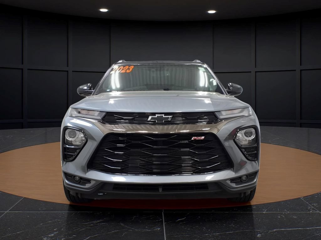 Used 2021 Chevrolet TrailBlazer RS w/ Sun and Liftgate Package FWD image 2