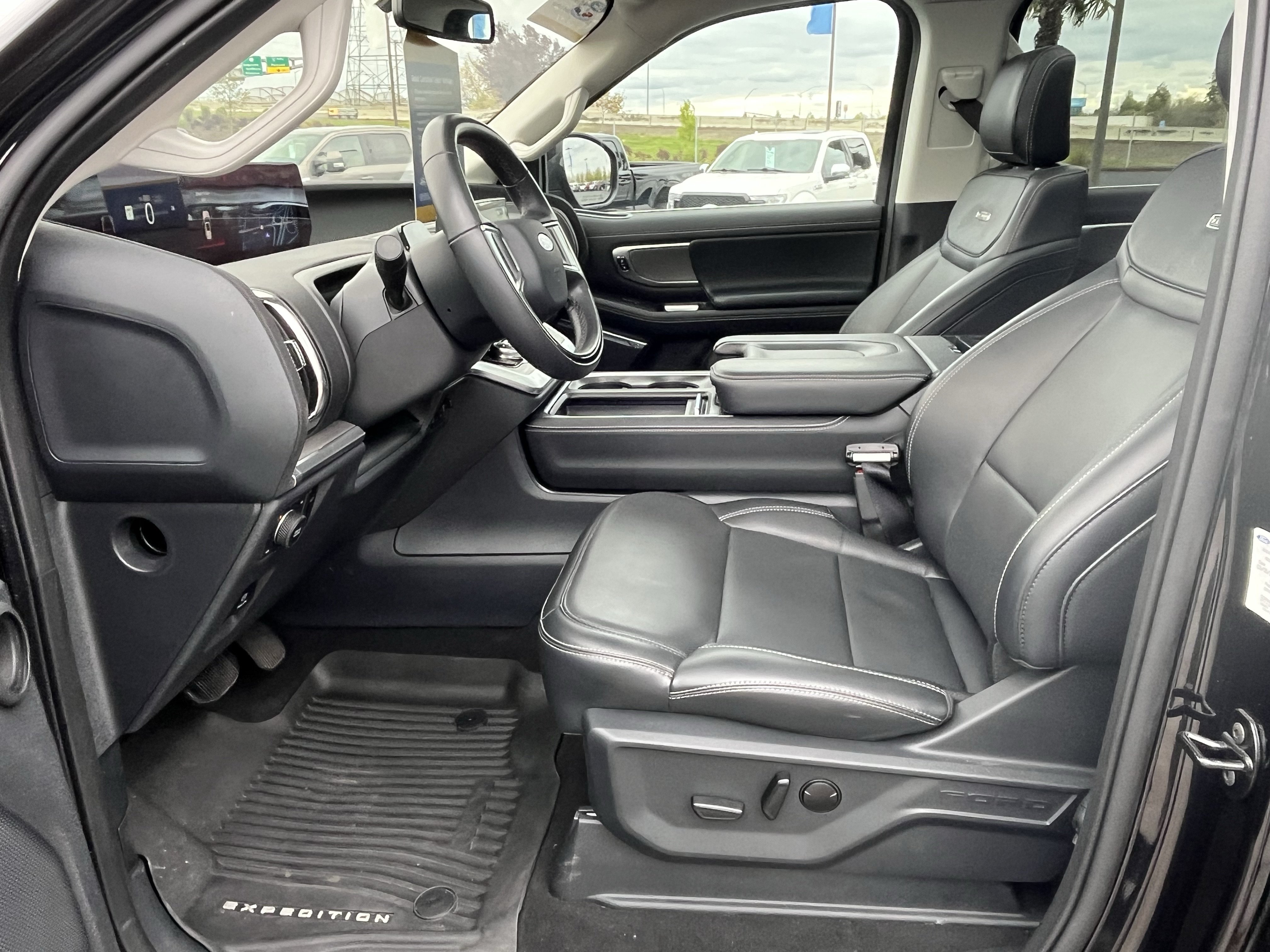Certified 2025 Ford Expedition Platinum AWD/4WD image 7