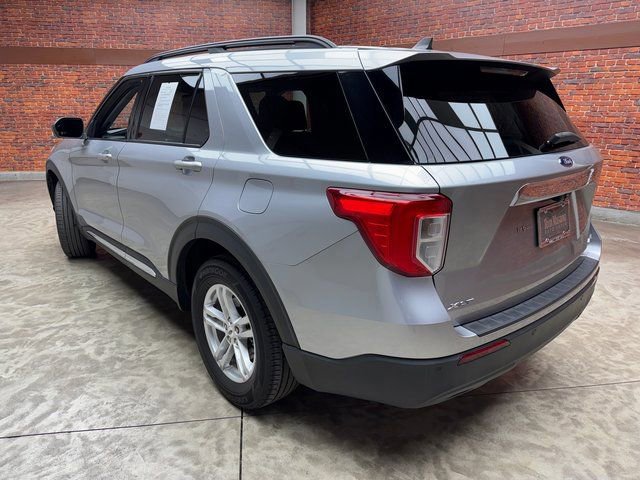 Certified 2022 Ford Explorer XLT image 2