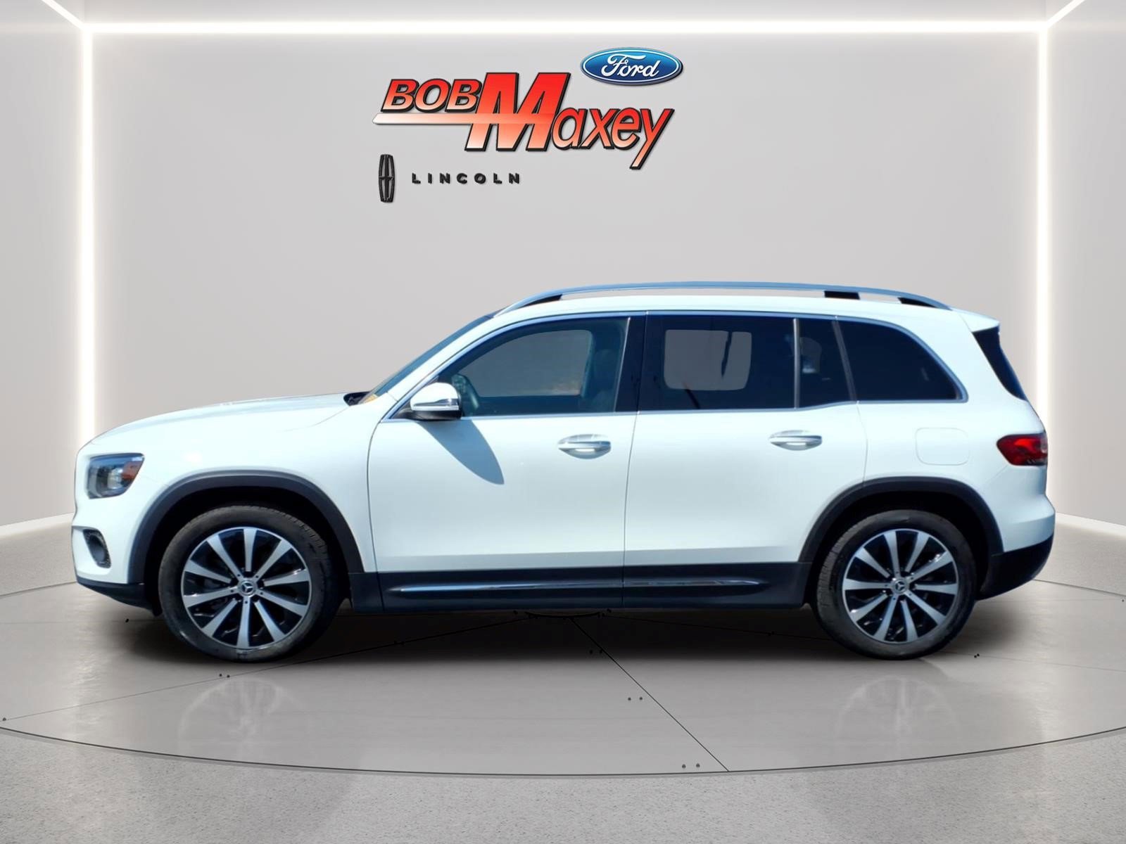 Used 2022 Mercedes-Benz GLB 250 4MATIC image 2