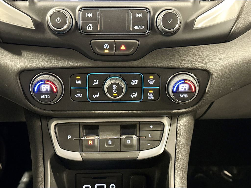 Used 2024 GMC Terrain SLT image 13