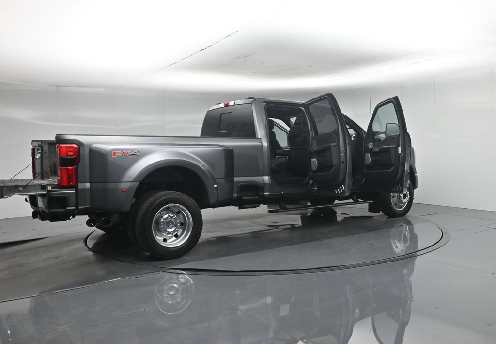 Certified 2023 Ford F450 Platinum w/ FX4 Off-Road Package AWD/4WD image 6