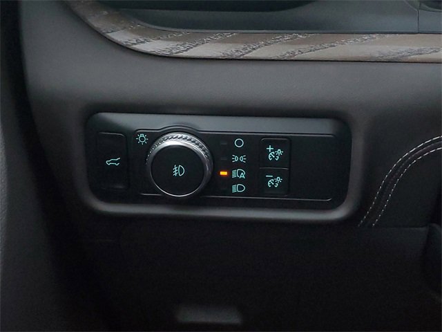 Certified 2020 Ford Explorer Platinum w/ Premium Technology Package image 16