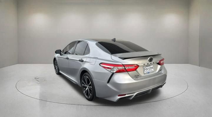 Used 2020 Toyota Camry SE w/ Carpet Mat Package FWD image 4