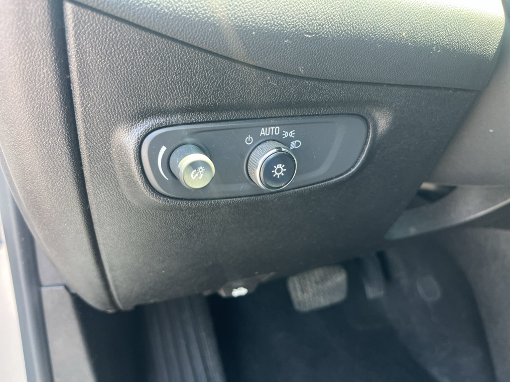 Used 2018 Chevrolet Equinox LS AWD/4WD image 17