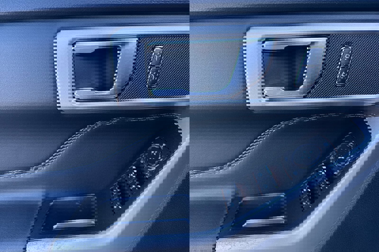 Certified 2022 Ford Explorer XLT w/ Equipment Group 202A image 12