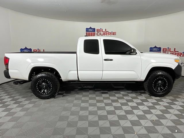 Used 2018 Toyota Tacoma SR image 2
