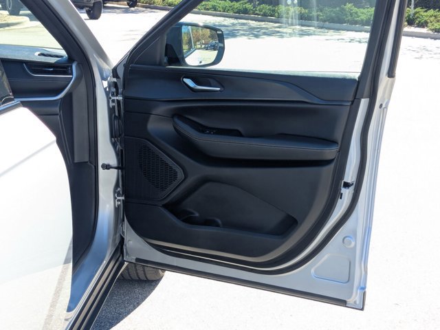 Used 2023 Jeep Grand Cherokee Altitude image 35