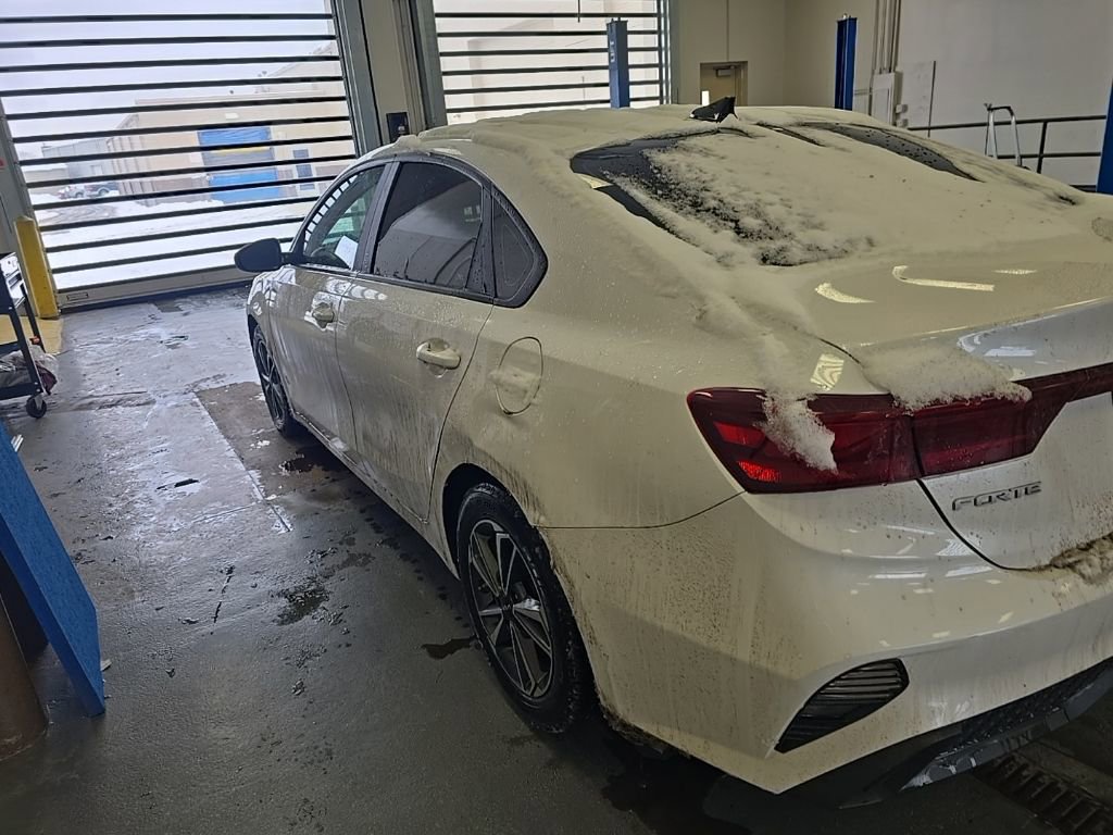 Used 2023 Kia Forte LXS image 3