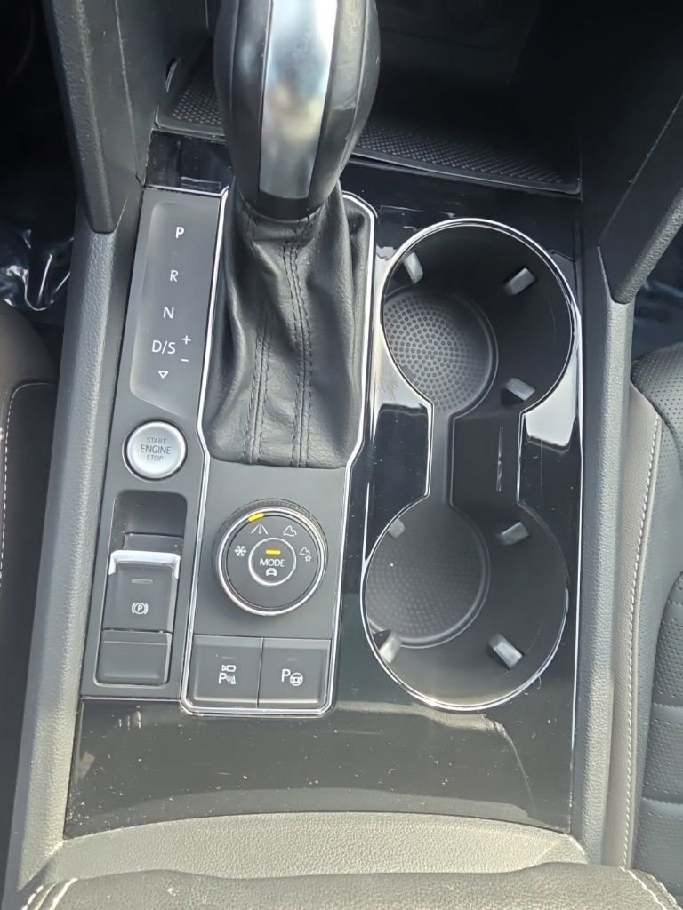 Used 2020 Volkswagen Atlas Cross Sport SEL Premium R-Line image 32