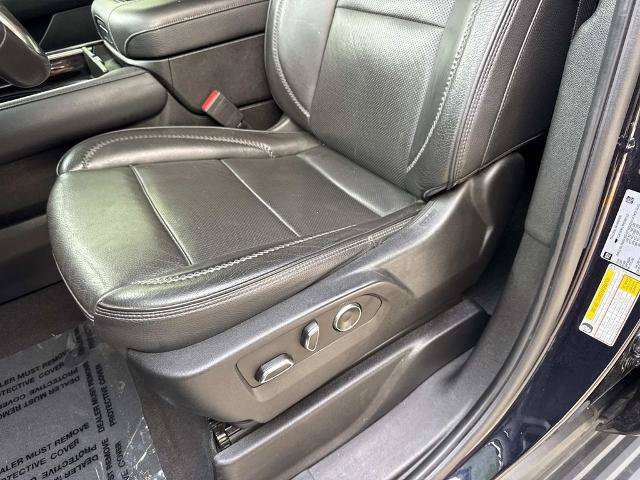 Used 2023 GMC Yukon Denali w/ Denali Reserve Package RWD image 16