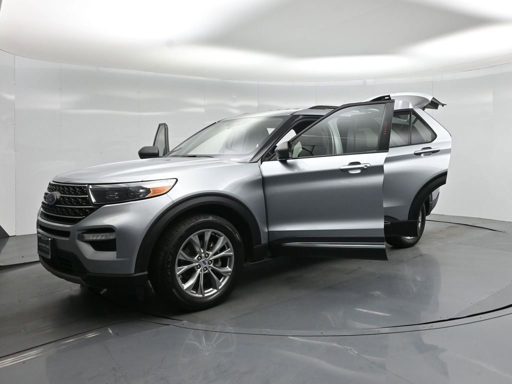 Certified 2022 Ford Explorer XLT w/ Equipment Group 202A image 33