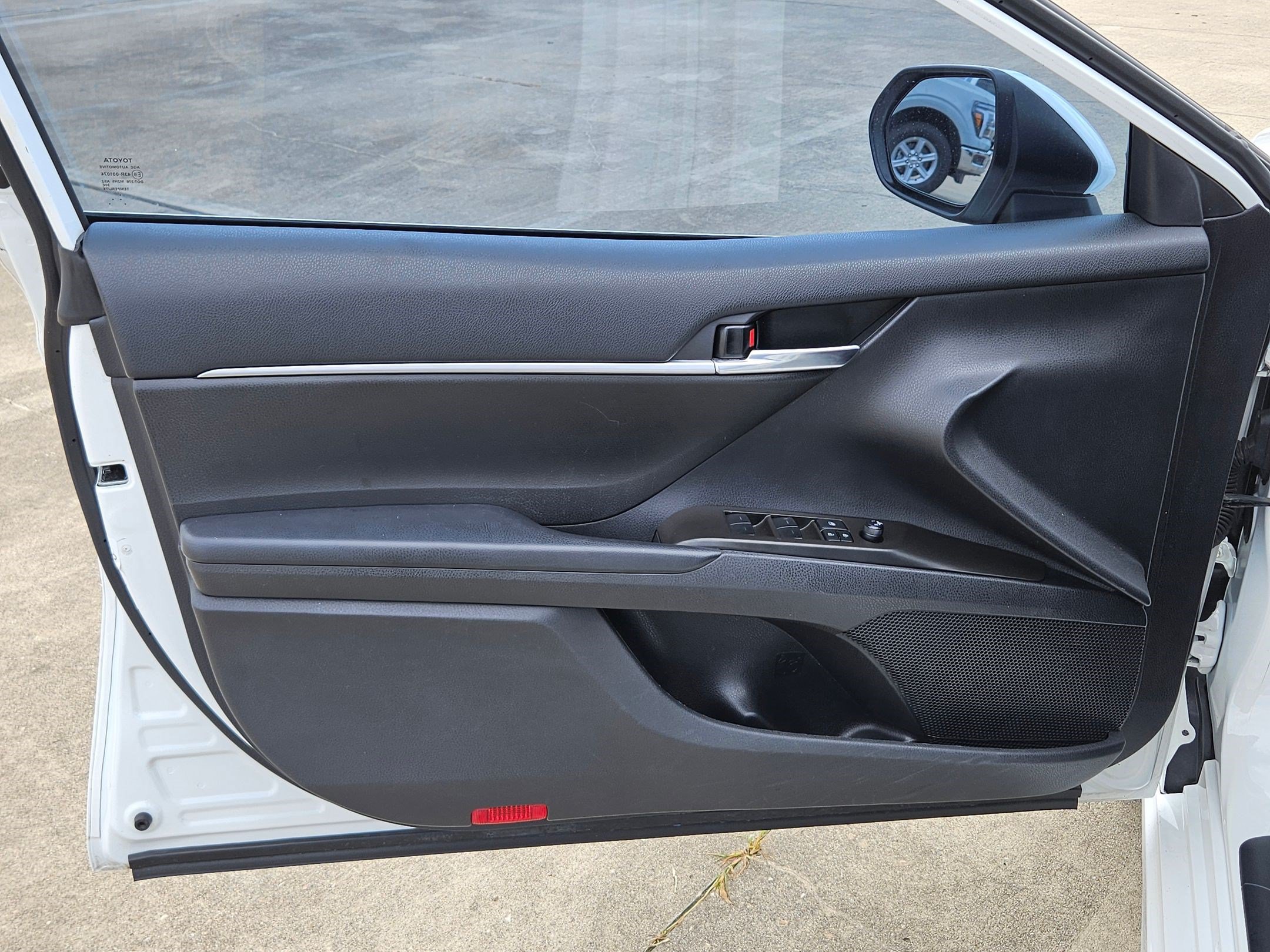 Used 2022 Toyota Camry SE FWD image 14