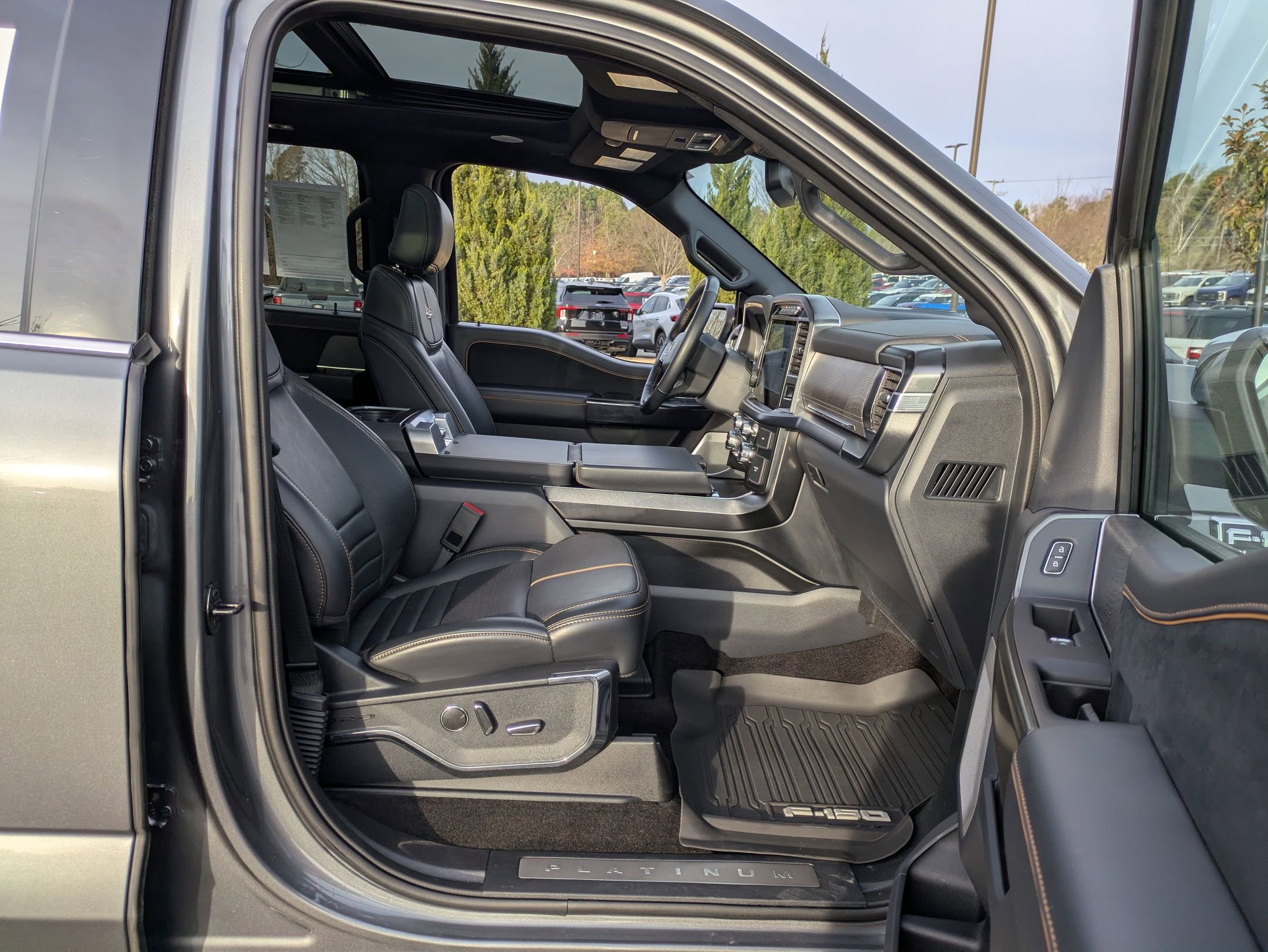 Certified 2022 Ford F150 Platinum w/ Equipment Group 701A High image 44