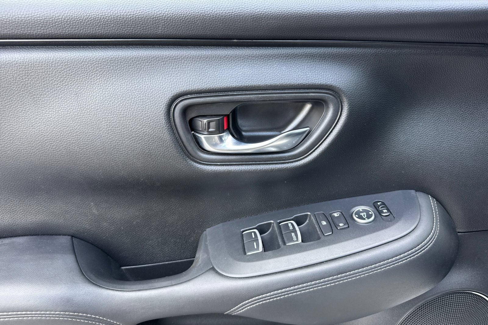 Used 2023 Honda HR-V EX-L image 12