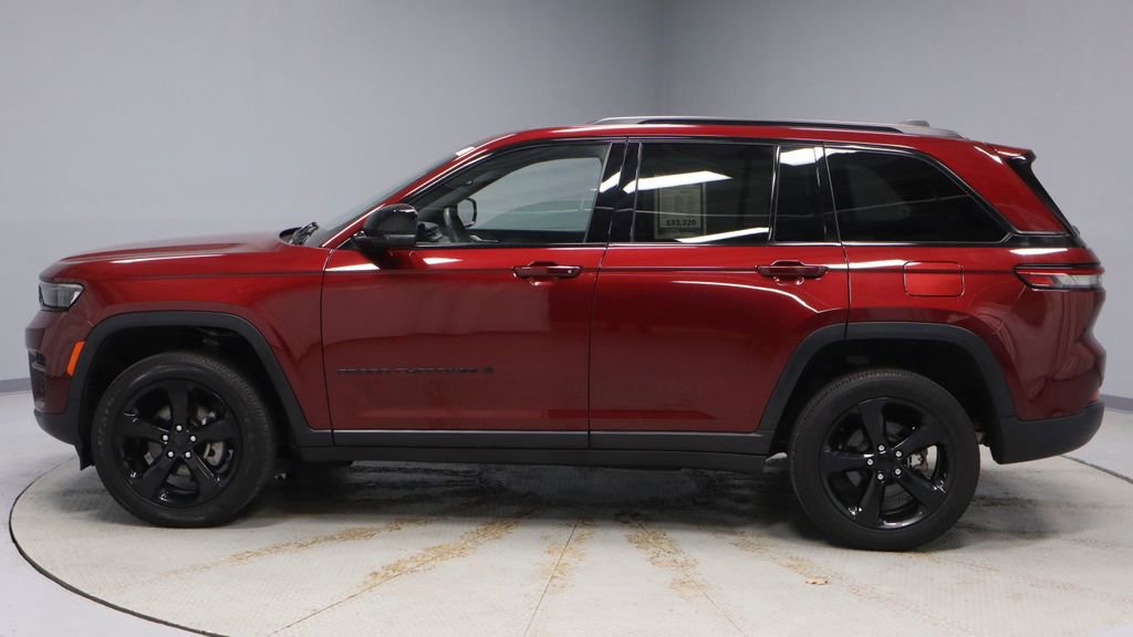 Used 2023 Jeep Grand Cherokee Altitude image 8