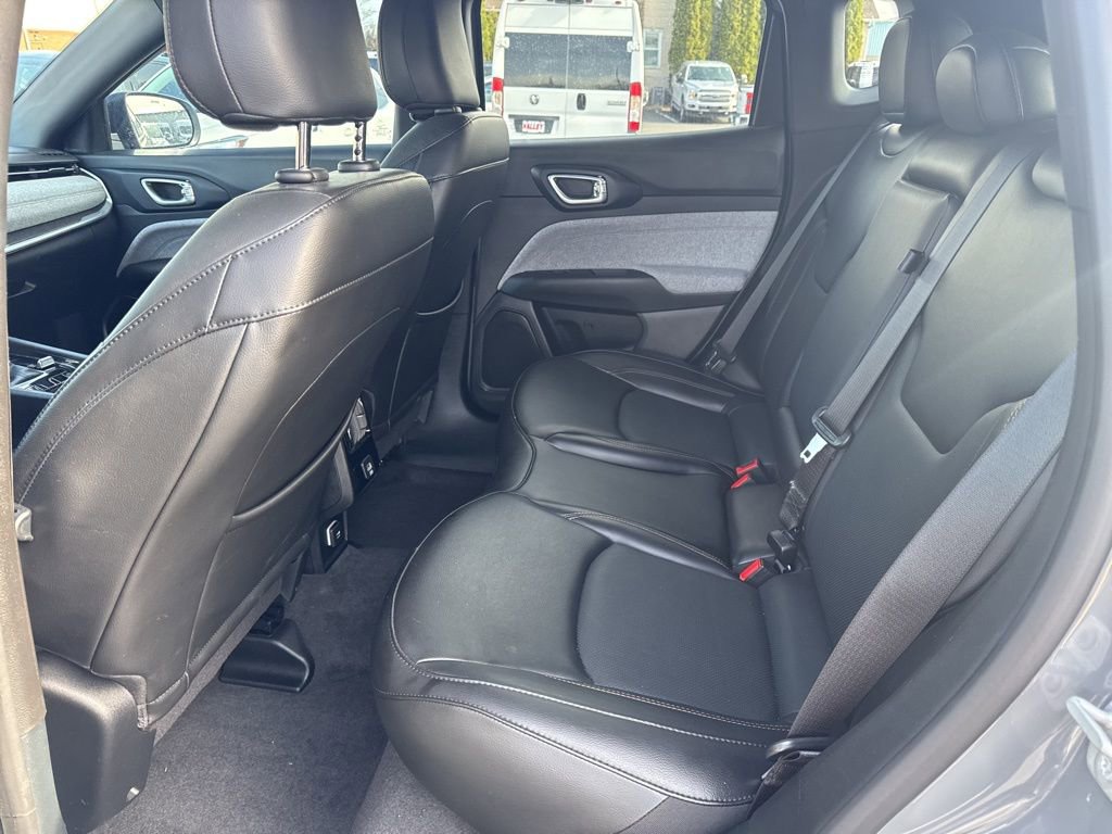 Used 2023 Jeep Compass Latitude image 35
