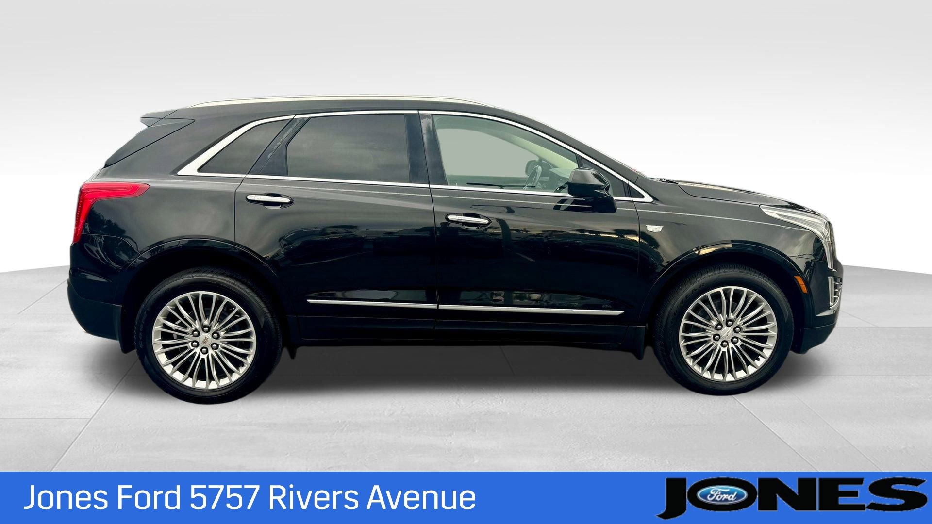 Used 2018 Cadillac XT5 Luxury w/ Driver Awareness Package image 3