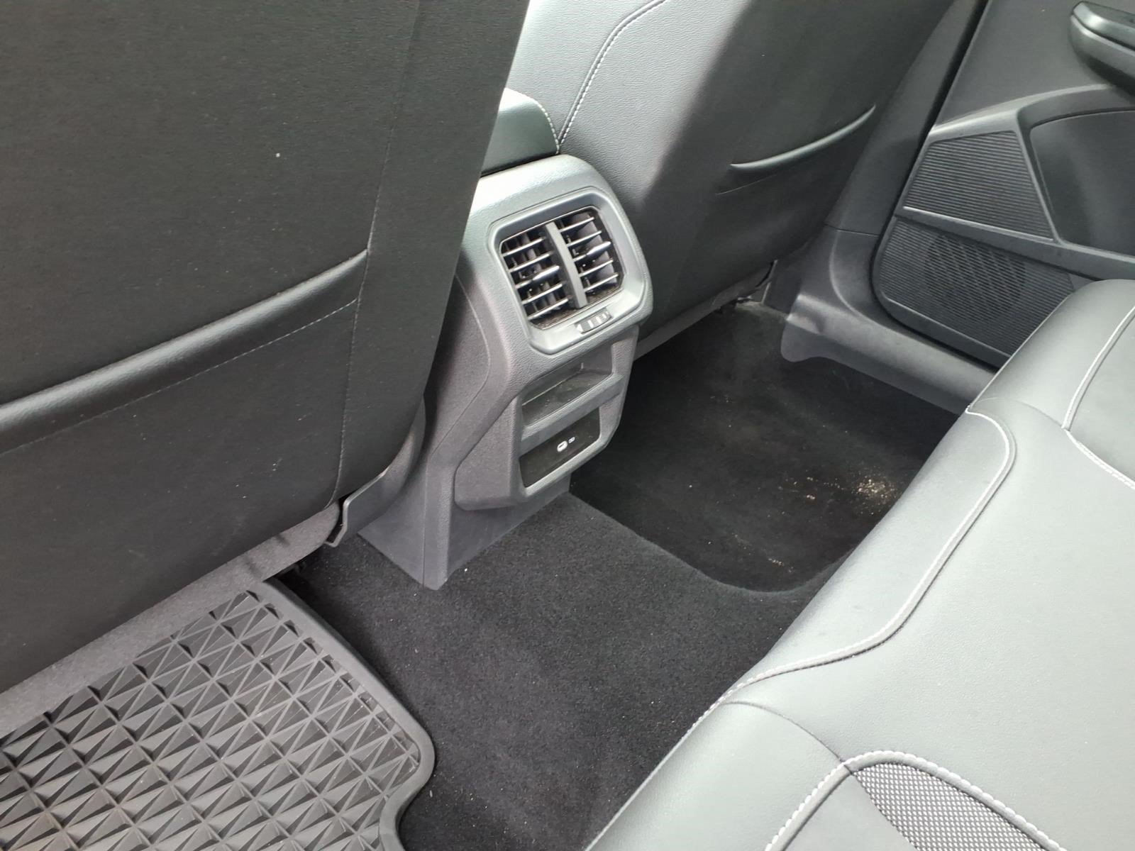 Used 2023 Volkswagen Taos SE w/ Panoramic Sunroof Package FWD image 18
