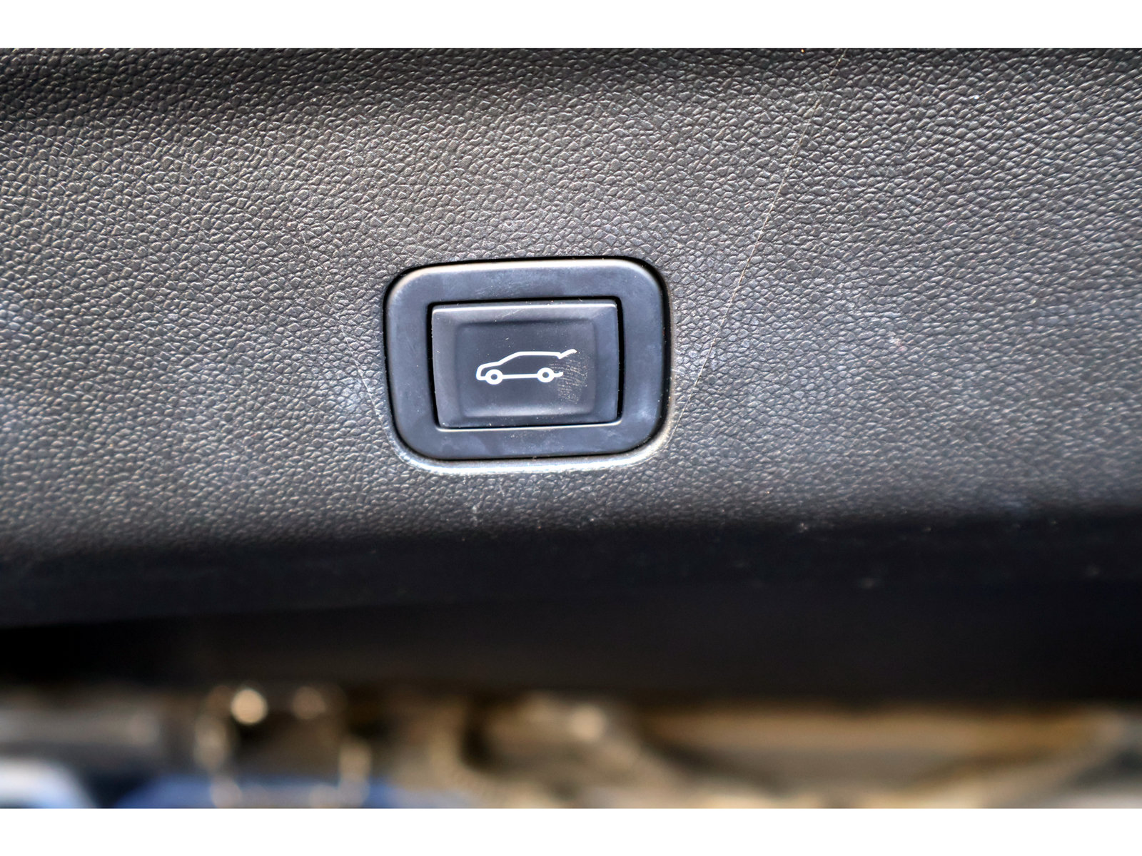 Used 2022 Chevrolet Tahoe Z71 w/ Z71 Off-Road Package AWD/4WD image 21