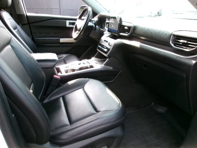 Certified 2023 Ford Explorer XLT w/ Equipment Group 202A AWD/4WD image 4