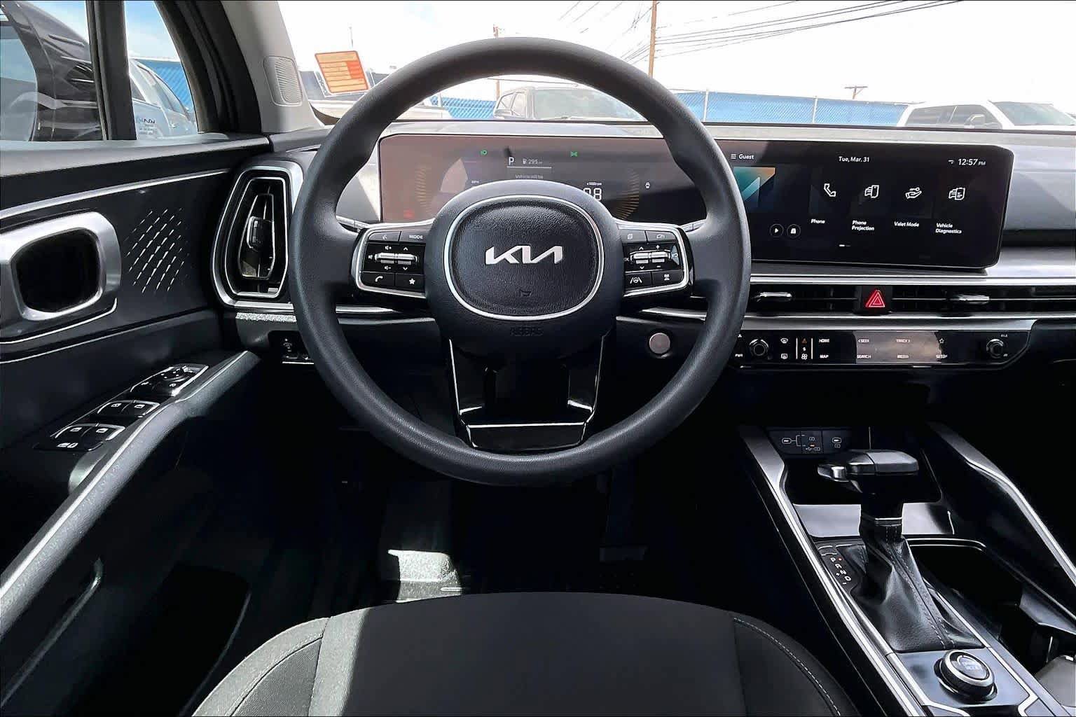Used 2025 Kia Sorento LX FWD image 6