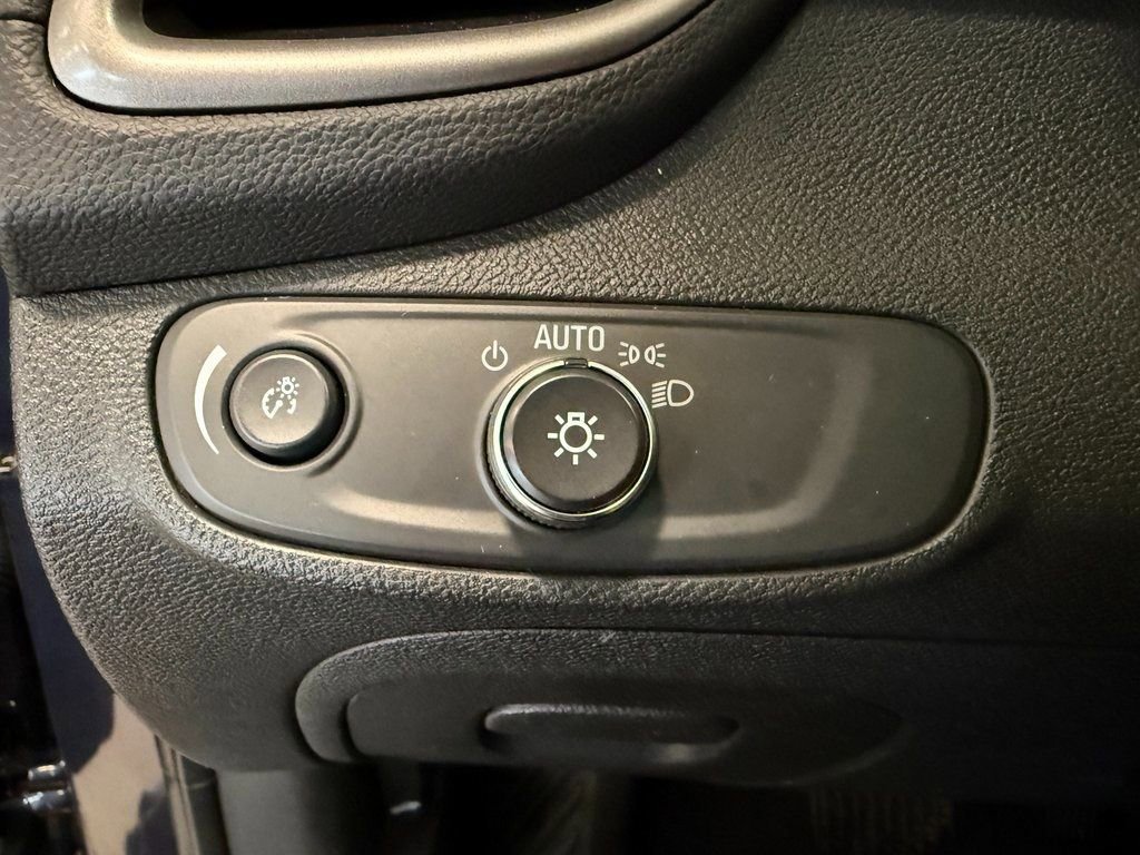 Used 2018 Chevrolet Trax LT image 17