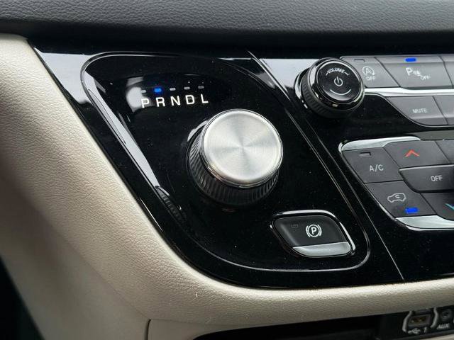 Used 2022 Chrysler Pacifica Touring-L FWD image 20