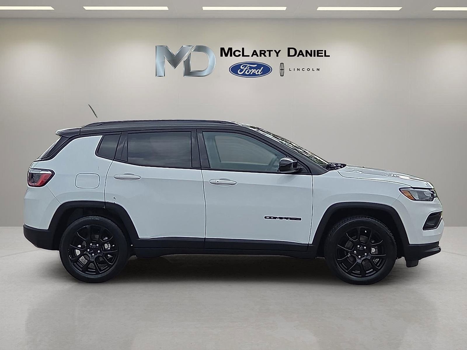 Used 2022 Jeep Compass Latitude FWD image 6
