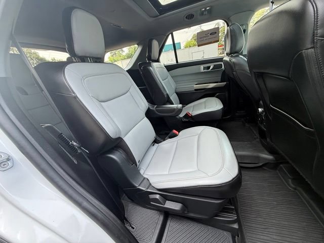 Certified 2021 Ford Explorer XLT w/ Equipment Group 202A AWD/4WD image 17