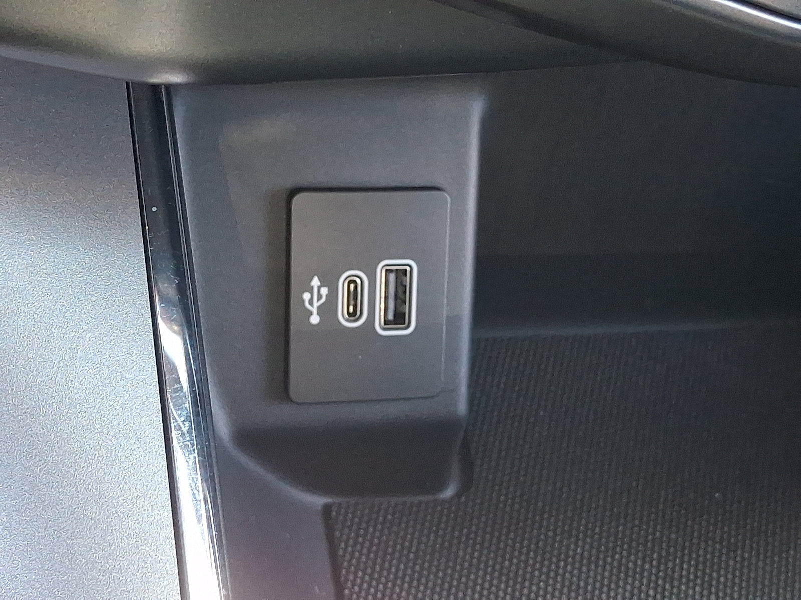 Certified 2025 Ford F150 Lightning Flash AWD/4WD image 30