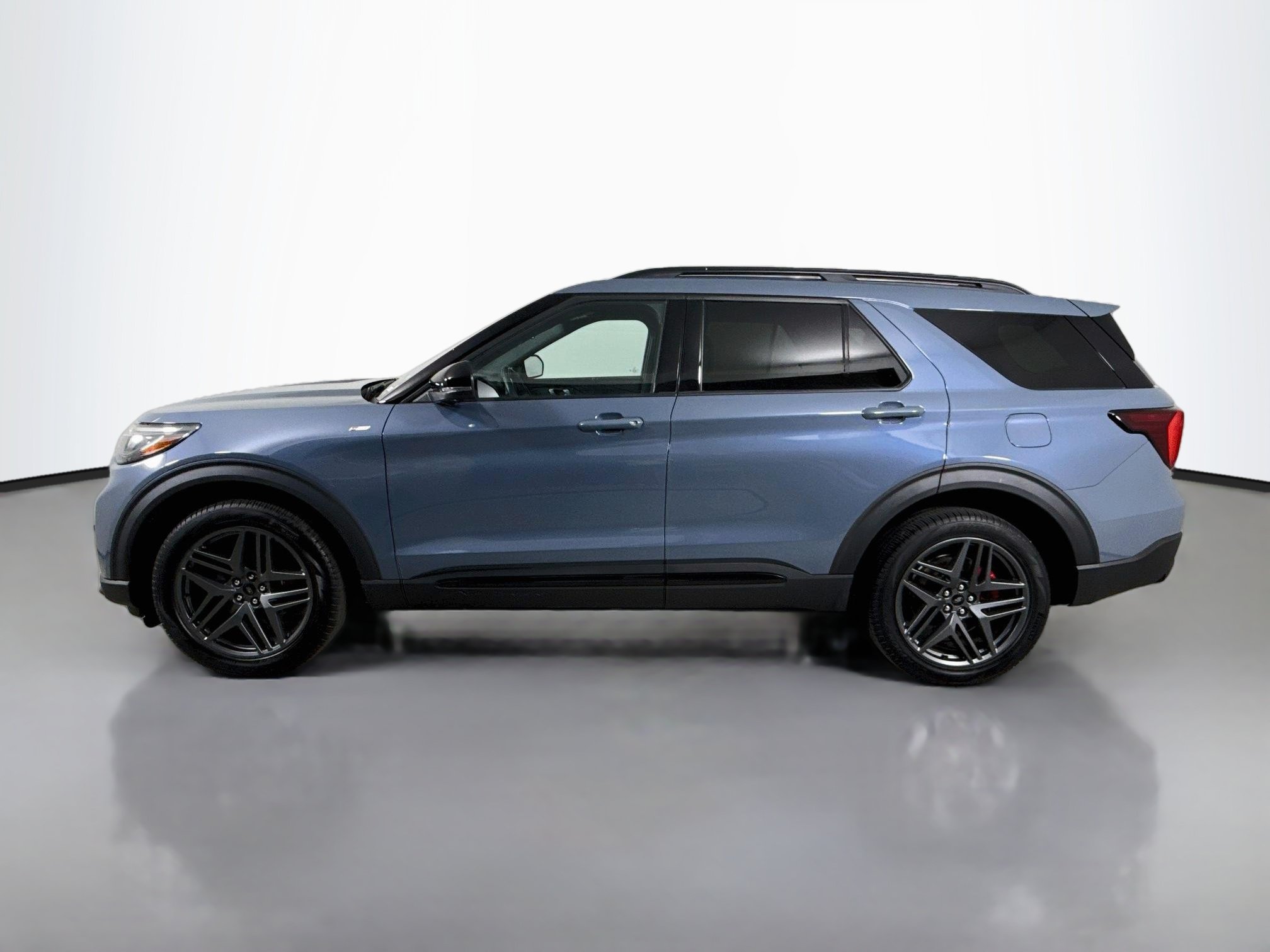 Certified 2025 Ford Explorer ST-Line w/ ST-Line Street Pack AWD/4WD image 4