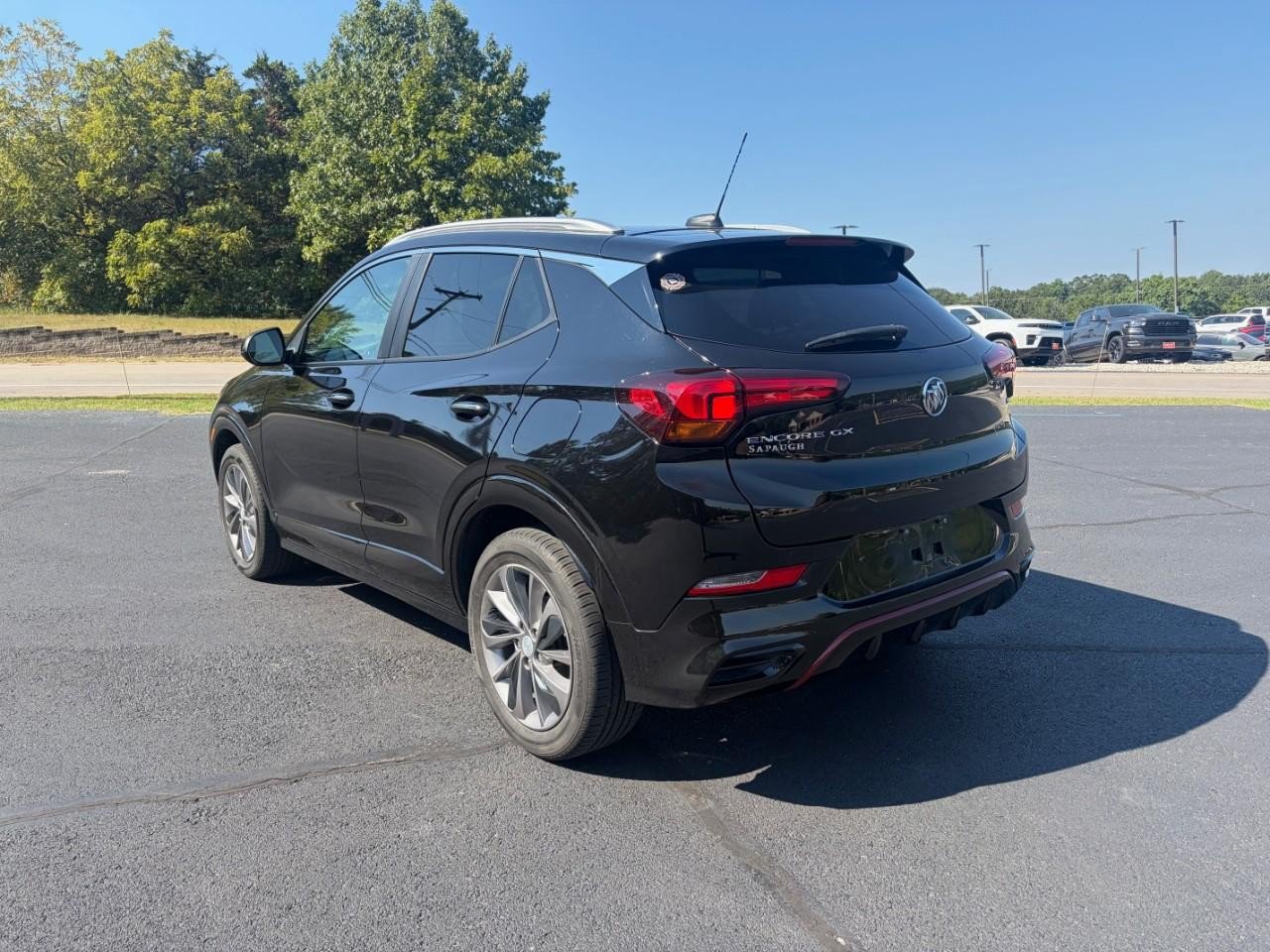 Used 2023 Buick Encore GX Select w/ Sport Touring Package FWD image 3