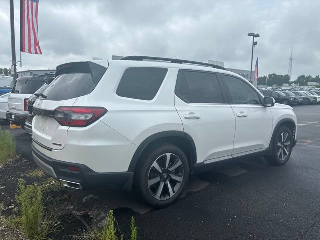 Used 2024 Honda Pilot Touring image 3