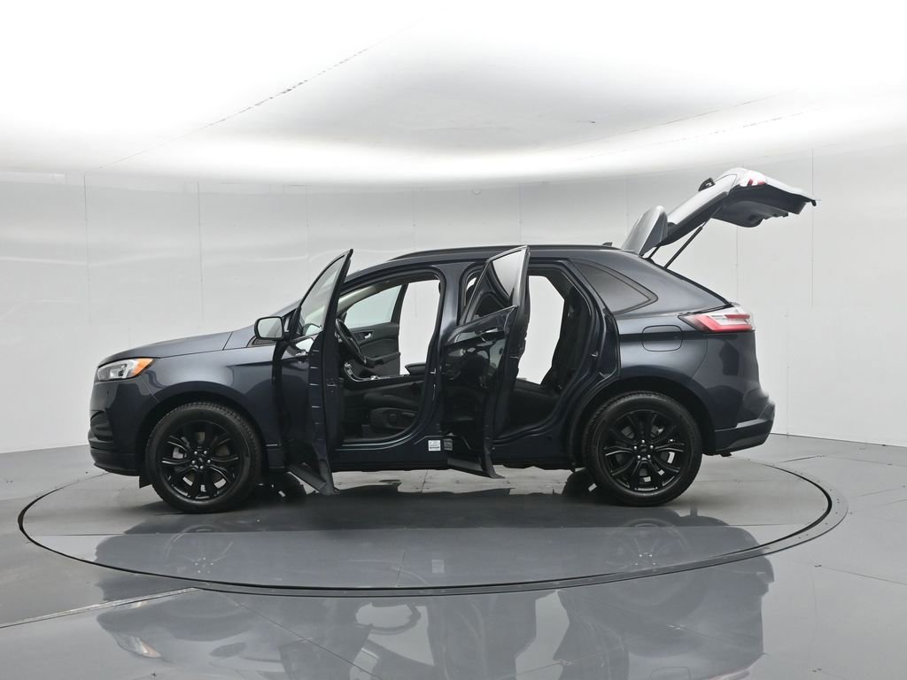 Certified 2022 Ford Edge SE w/ Black Appearance Package image 59