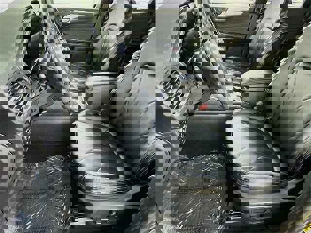 Certified 2025 Ford Escape Platinum w/ Premium Technology Package image 9