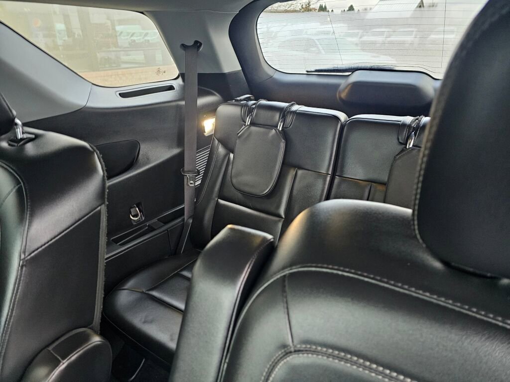 Certified 2022 Ford Explorer XLT w/ Equipment Group 202A image 15