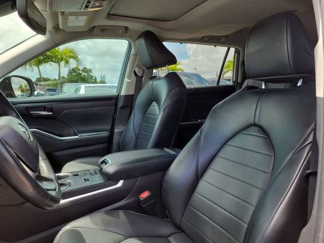 Used 2022 Toyota Highlander XLE FWD image 21