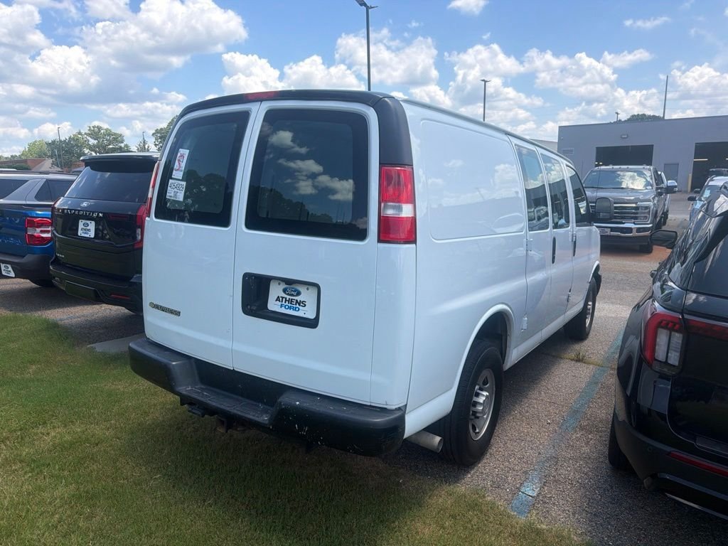 Used 2021 Chevrolet Express 2500 w/ Driver Convenience Package RWD image 3