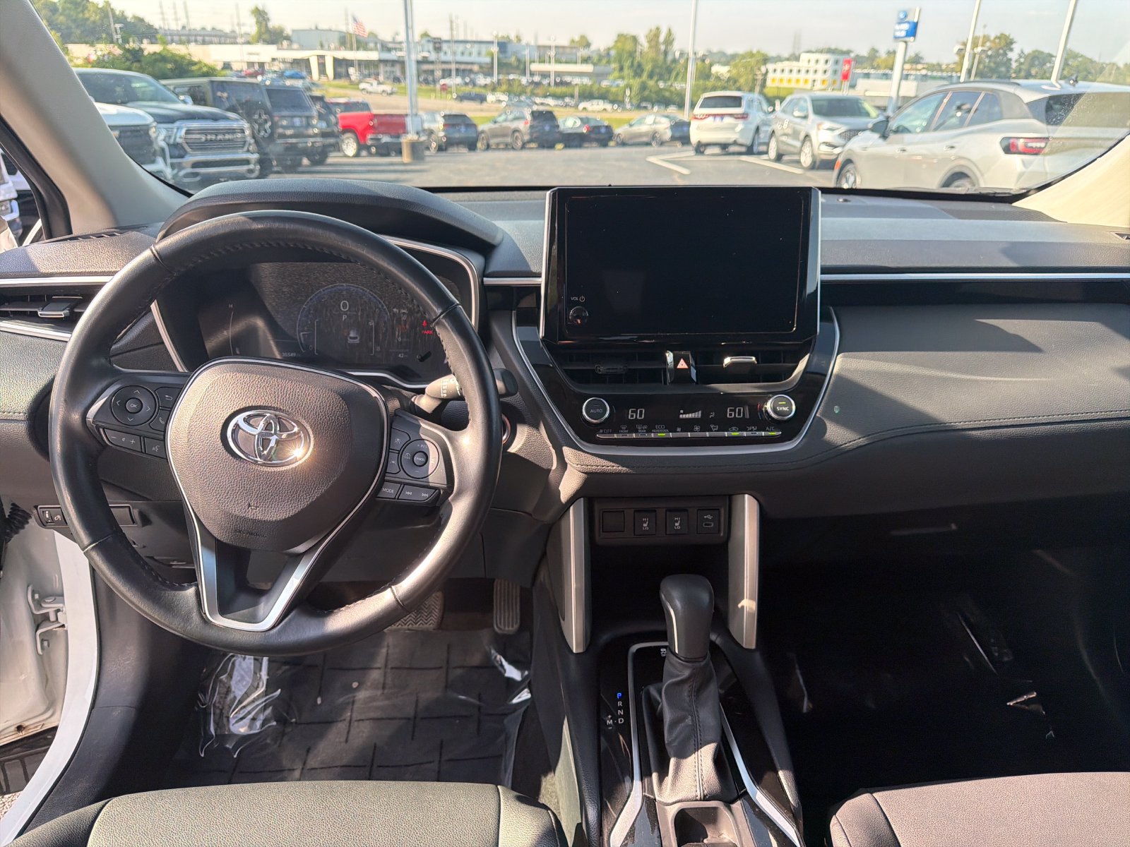 Used 2023 Toyota Corolla Cross XLE FWD image 14