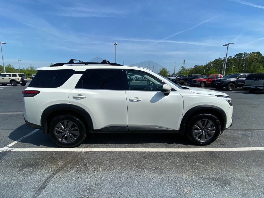 Used 2022 Nissan Pathfinder SV w/ SV Black Package image 6